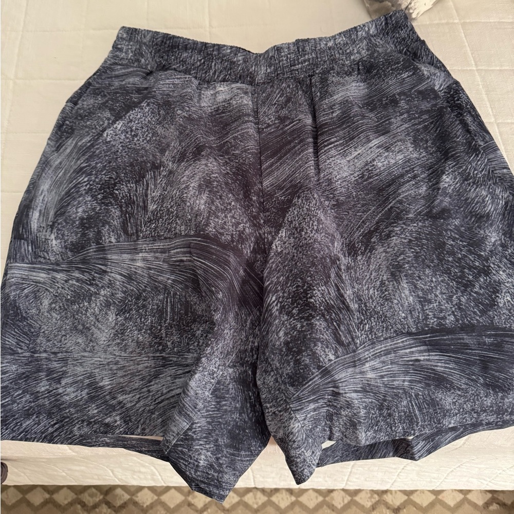 Men’s lulu swim shirt 7 inch